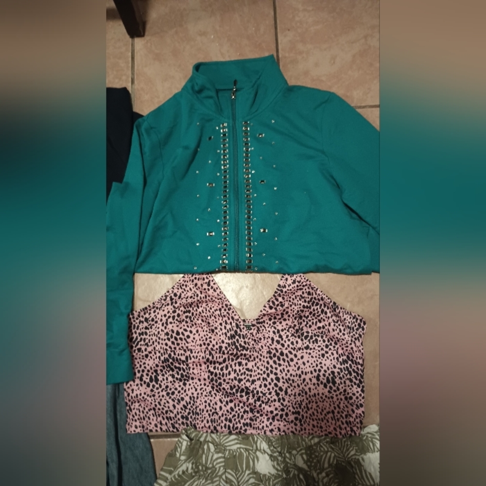 Clothes Bundle - Picture 4 of 5